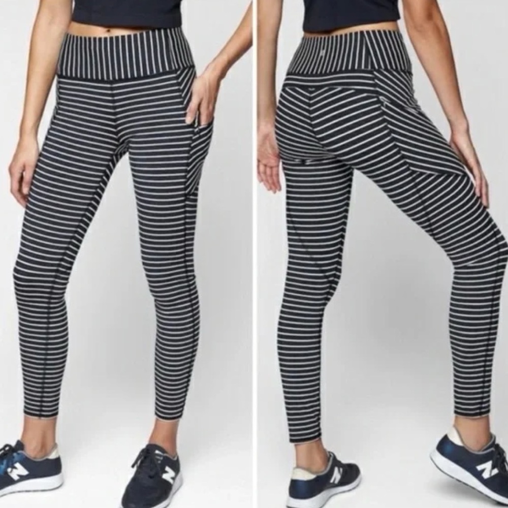 Athleta Contender 7/8 Navy & White Stripes Tights with Pockets- Size Small